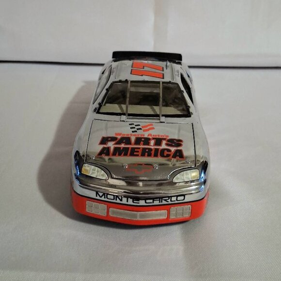 1997 Darrell Waltrip #17 Parts America Chrome Monte Carlo Elite 1 of 3,500 1:24 - Picture 4 of 10